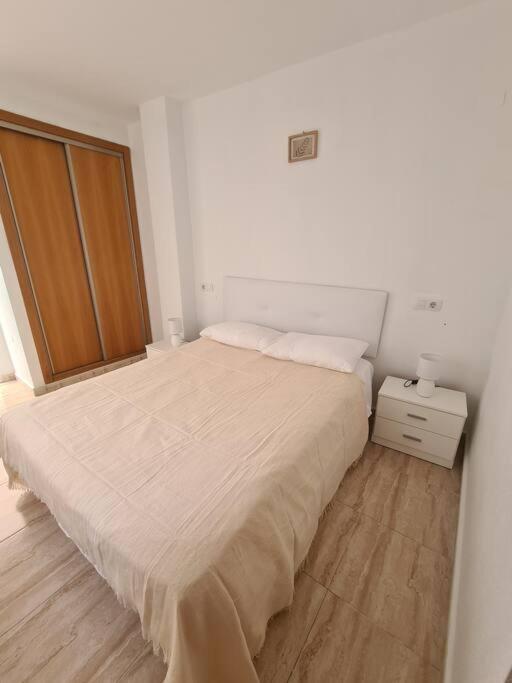 Beautiful Apartment With Patio Torrevieja Buitenkant foto