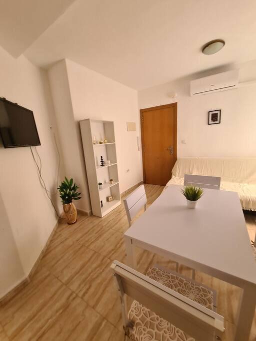 Beautiful Apartment With Patio Torrevieja Buitenkant foto
