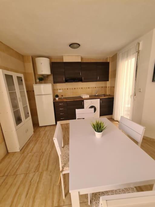 Beautiful Apartment With Patio Torrevieja Buitenkant foto