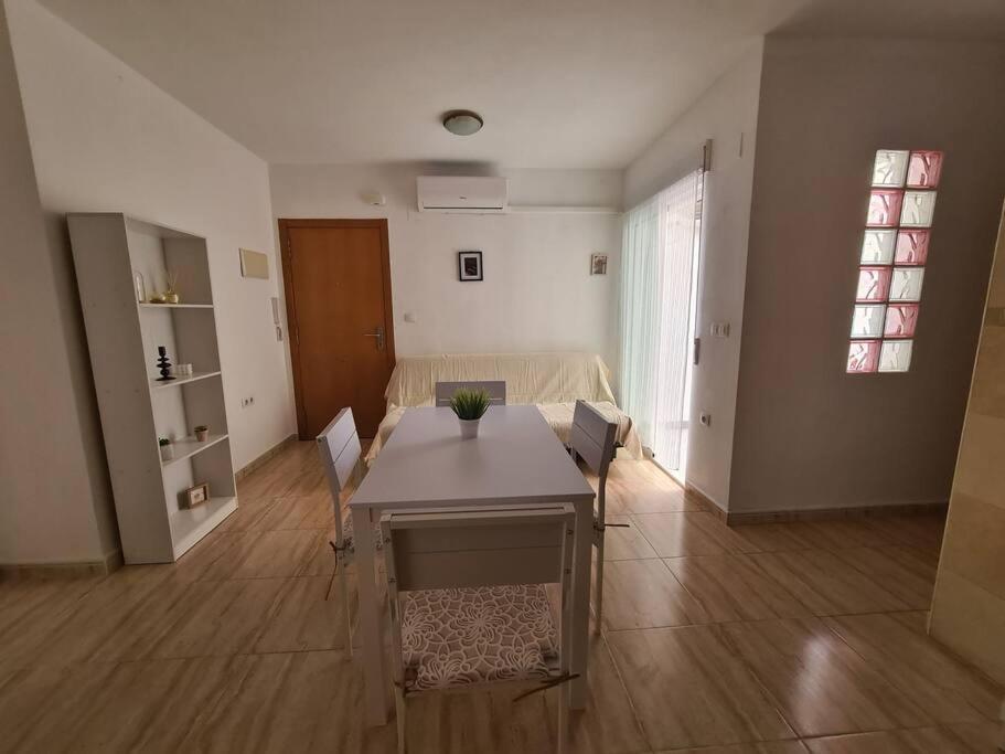 Beautiful Apartment With Patio Torrevieja Buitenkant foto